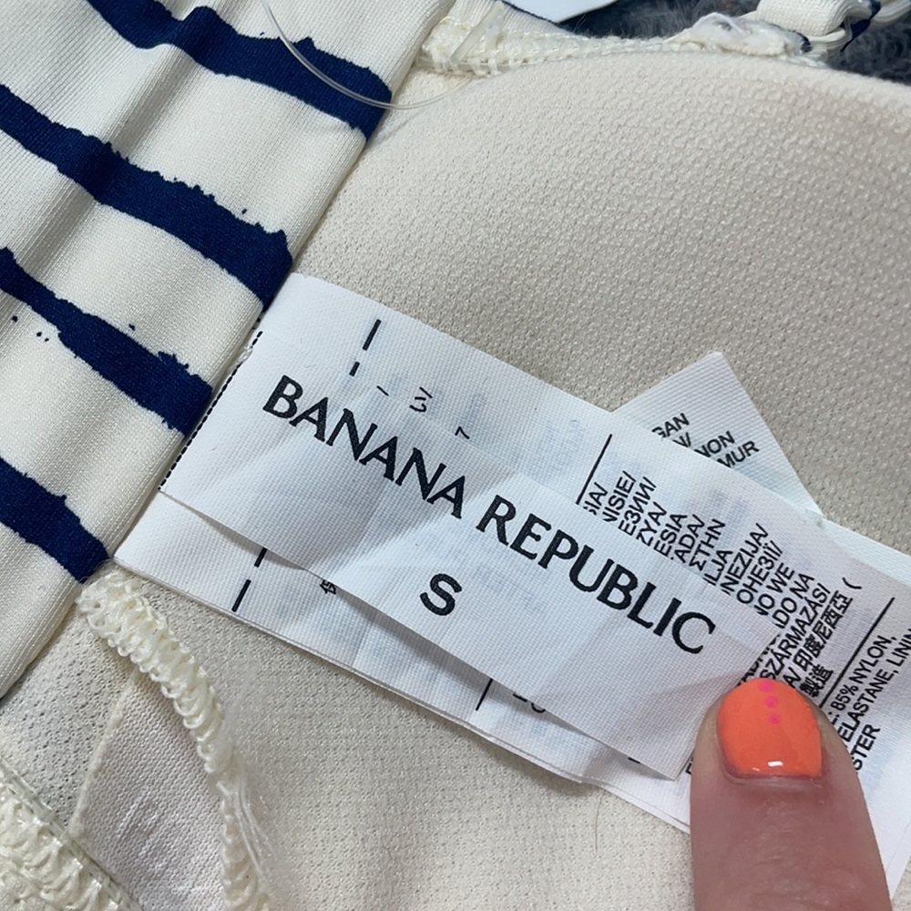 Banana Republic Women’s Swim suit Top (3755) - Picture 3 of 7